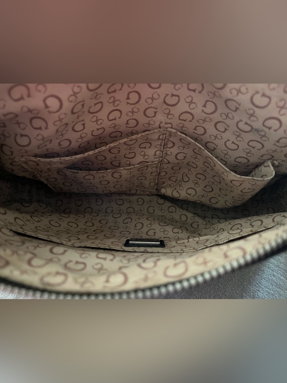 Guess Los Angeles gray/black signature print medium crossbody bag EUC - Picture 9 of 12